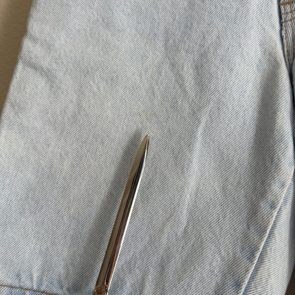 Vintage Native Blue Levi’s light wash Jean shorts - Picture 6 of 7